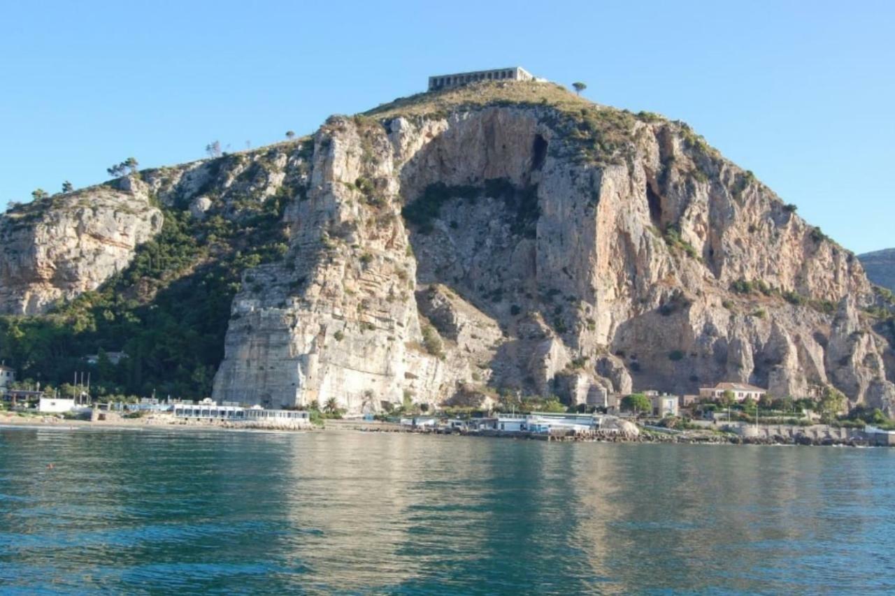 Art Deco City Center Near The Beach! Terracina Luaran gambar